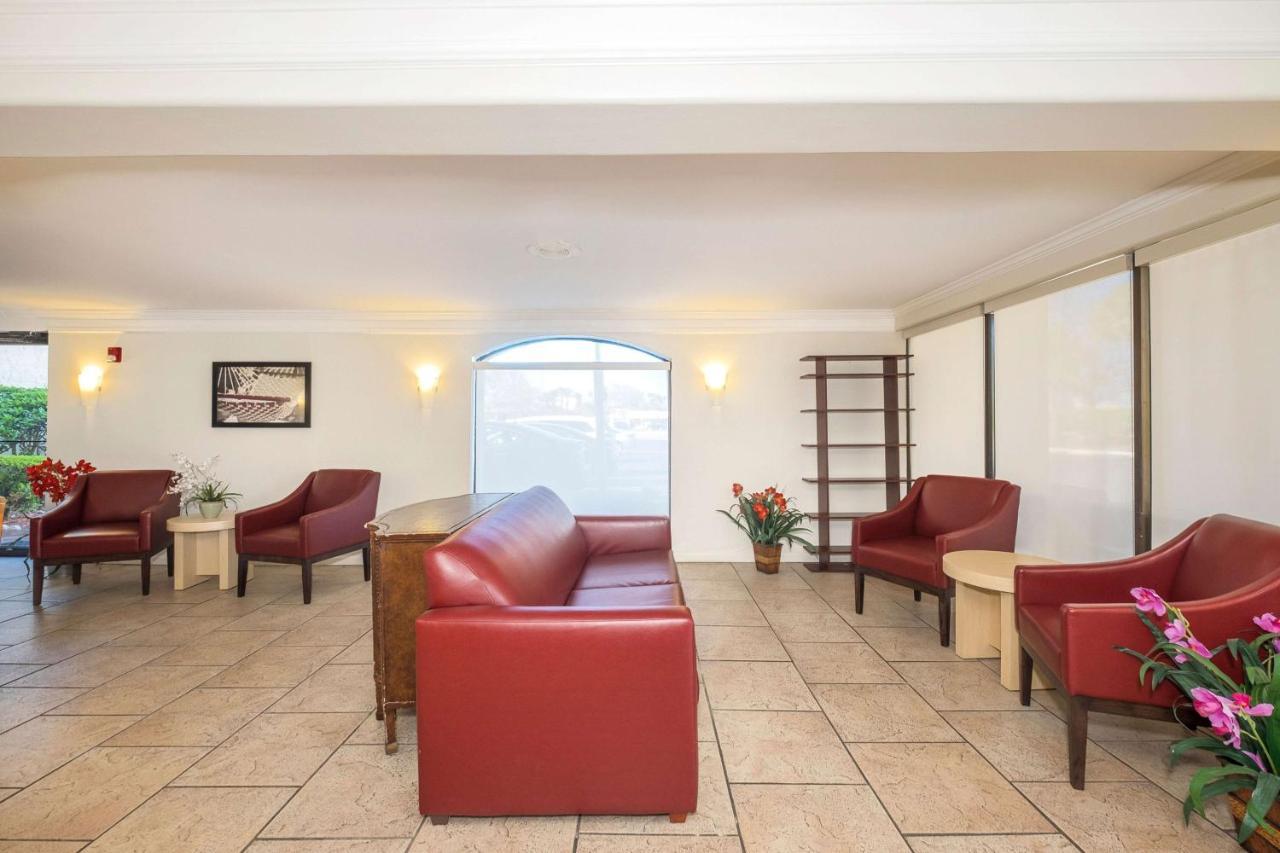 Days Inn By Wyndham Neptune Beach Jacksonville Beach Dış mekan fotoğraf