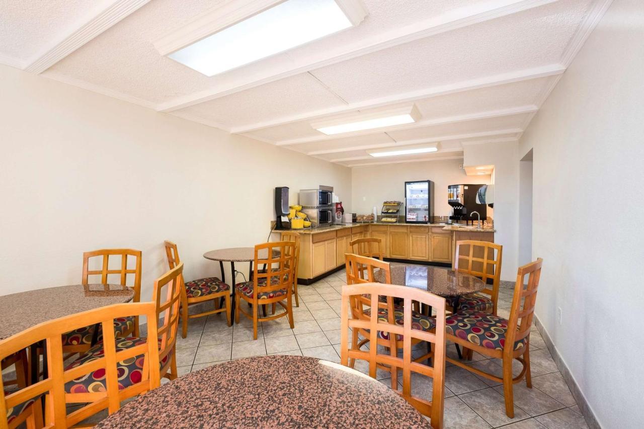 Days Inn By Wyndham Neptune Beach Jacksonville Beach Dış mekan fotoğraf
